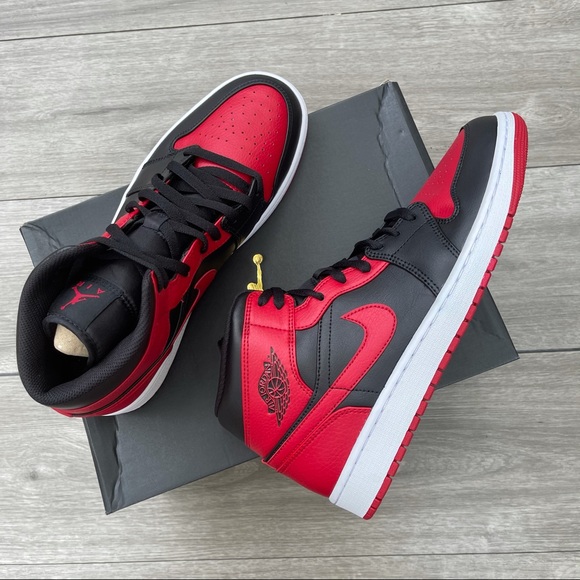 Air Jordan 1 Mid “Banned” Classic Red/Black Men’s - Picture 8 of 9